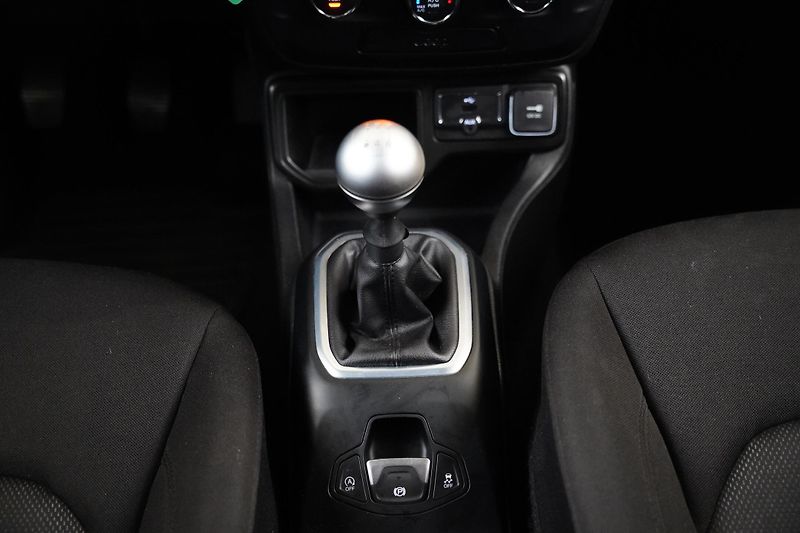 Jeep Renegade - fotka 19 z 22