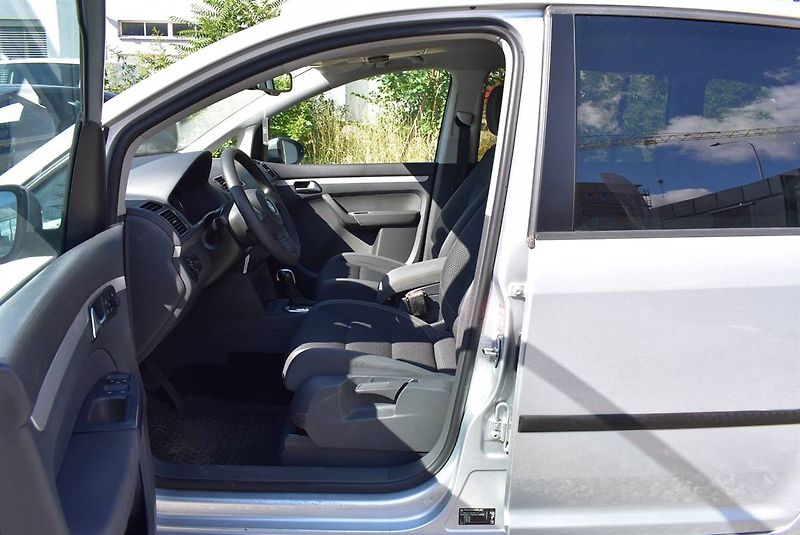 Volkswagen Touran 2,0 TDI DSG,1.M,PDC,KRÁSNÝ! - fotka 7 z 17