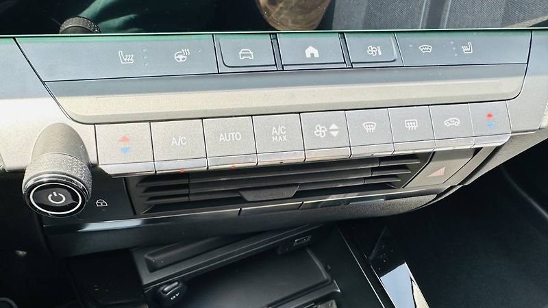 Opel Astra Elegance HB 1.2 TURBO 96kW/130 - fotka 13 z 29