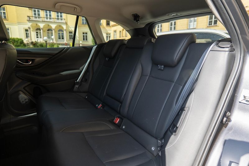 Subaru Outback 2.5i 4WD Comfort Skladem - fotka 14 z 34