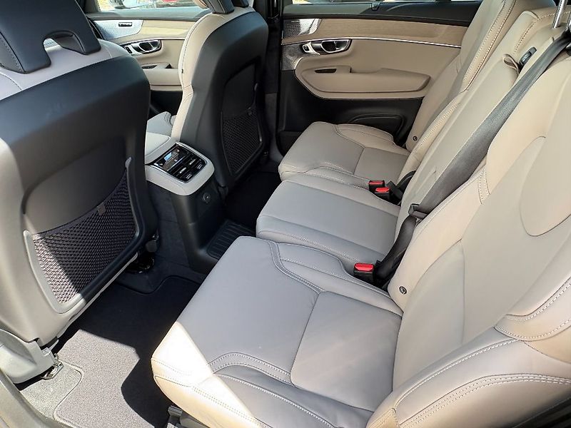 Volvo XC90 Ultra Dark T8 299kW - fotka 17 z 24