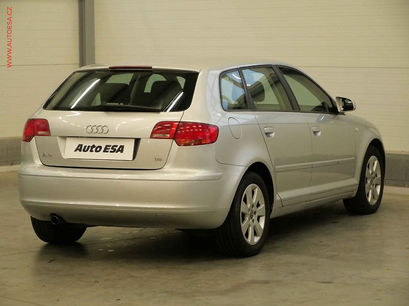 Audi A3 (2005) 1.6i, Výhřev sed - fotka 4 z 17