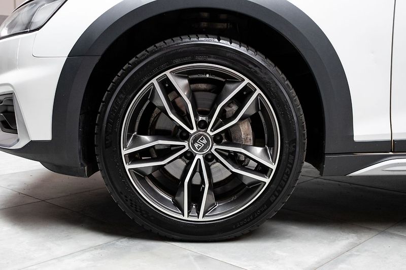 Audi A4 Allroad 2.0 TDI REZERVACE - fotka 33 z 42