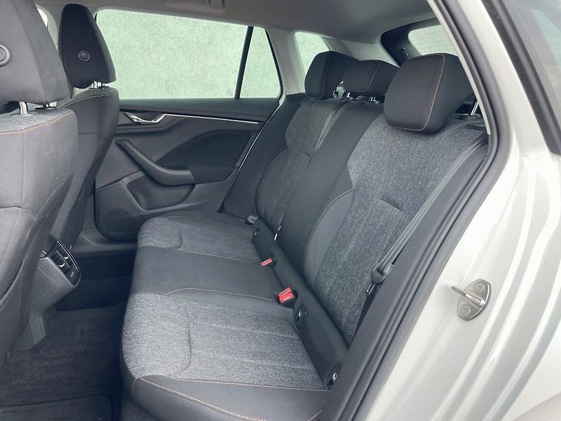 Škoda Kamiq (2021) Ambition 2021 1,0TSI 110k - fotka 17 z 25