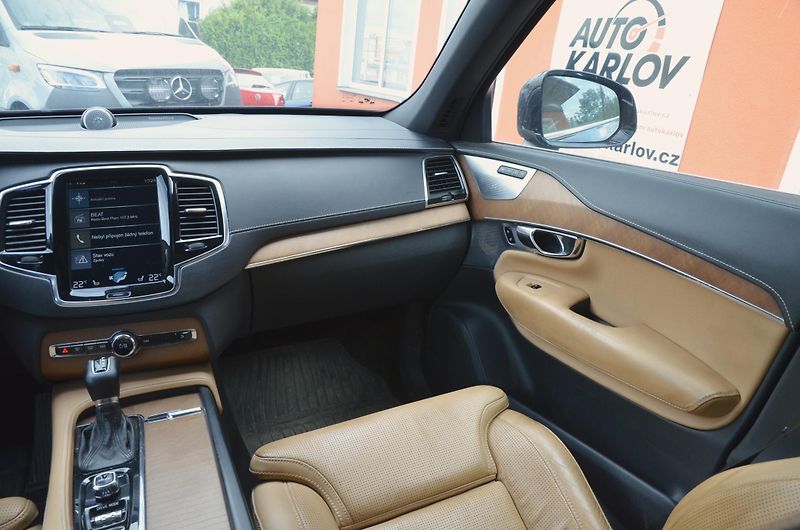 Volvo XC90 (2016) D5 // REZERVOVÁNO // - fotka 26 z 47
