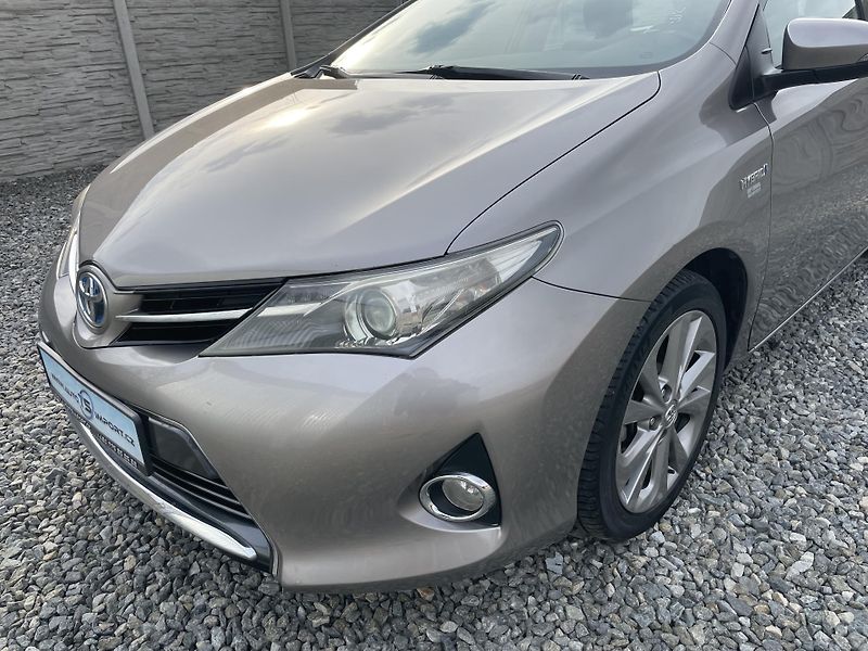 Toyota Auris 1.8i 16v HYBRID AUT NAVI CAM!! - fotka 9 z 166