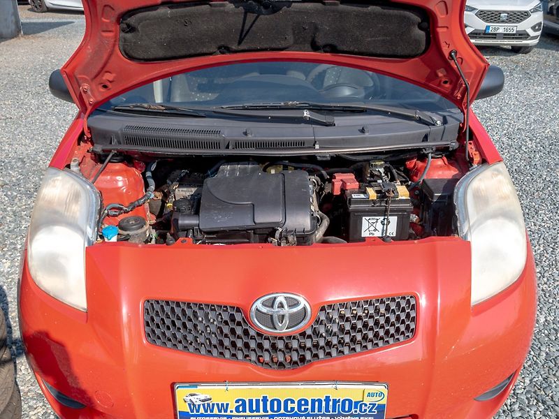 Toyota Yaris (2008) ČR 1.0i 51KW AC – 2x PNEU - fotka 27 z 34