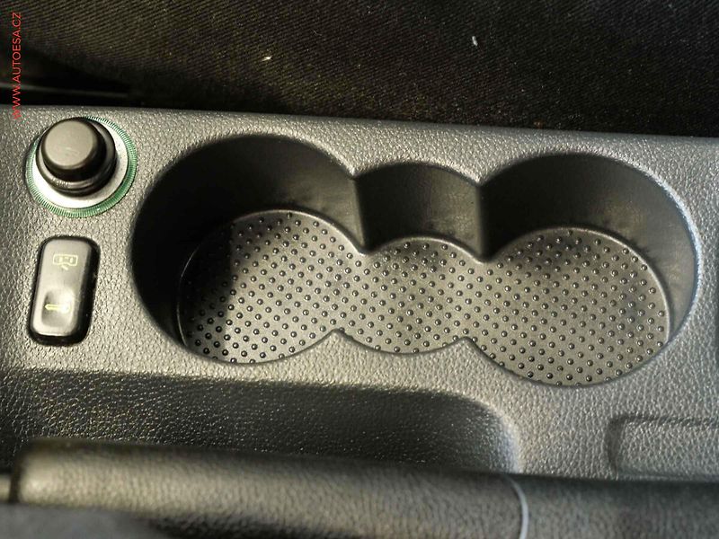 Škoda Octavia (2005) 1.6FSi, ČR, AC, STK4/28 - fotka 16 z 17