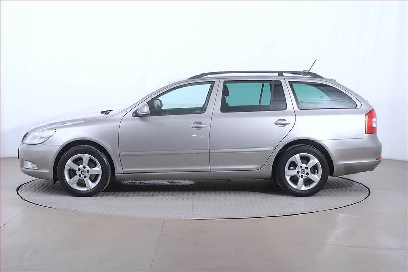 Škoda Octavia (2012) 2.0 TDI, Serv.kniha, Navi - fotka 3 z 19