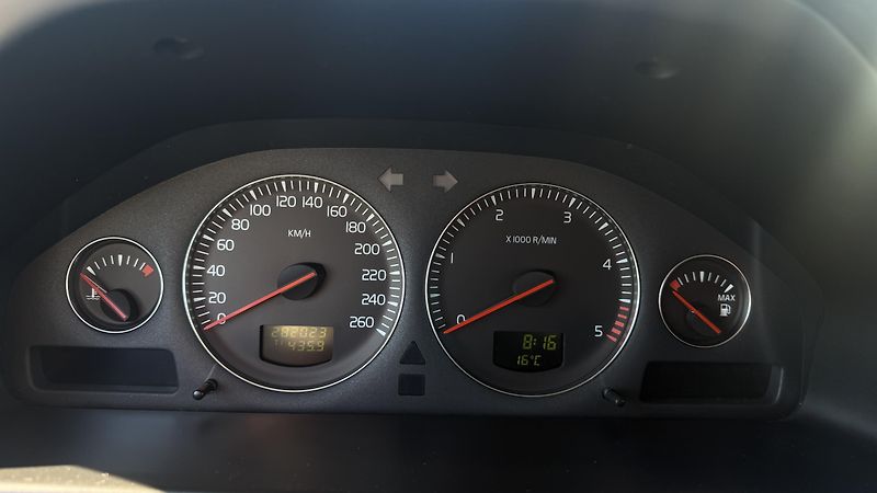 Volvo XC90 (2005) 2.4 D5 MANUÁL 120KW HEZKÝ STAV - fotka 23 z 32