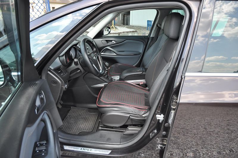 Opel Zafira TOURER 2.0CDTi 96kW 7.míst - fotka 6 z 19