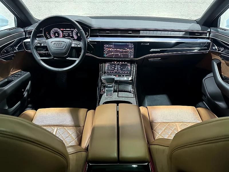 Audi A8 (2018) Vrcholná limuzína Audi A8L - fotka 8 z 12