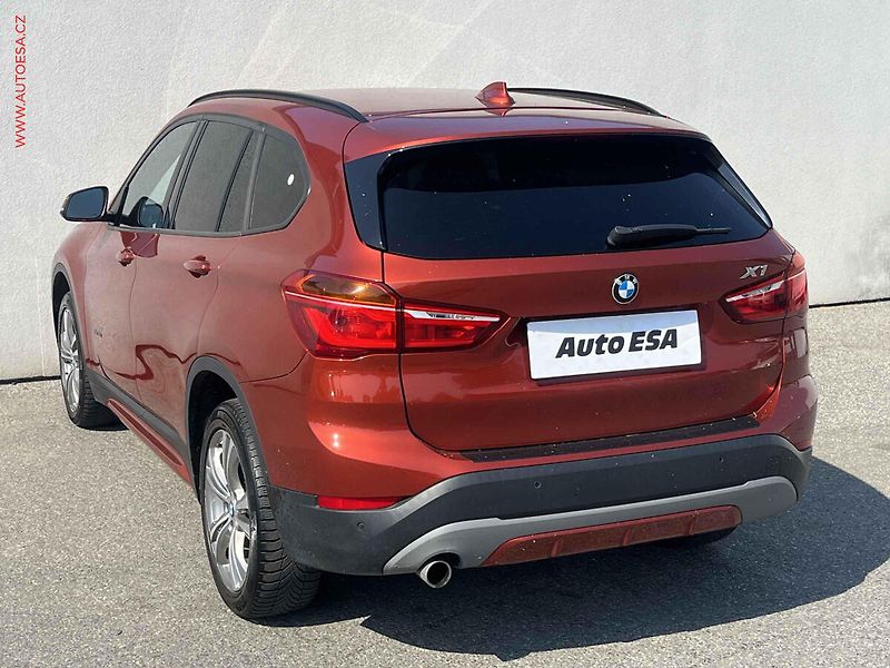 BMW X1 (2018) 2.0d sDrive18d, ČR, AT, navi - fotka 6 z 15