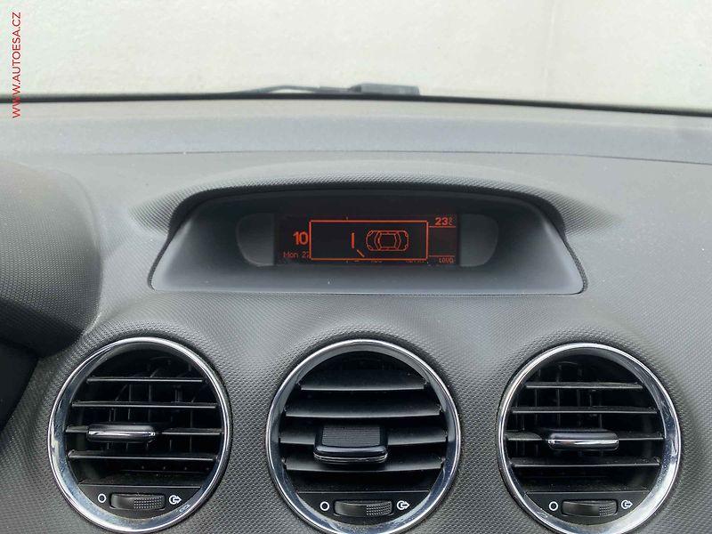 Peugeot 308 (2011) 1.6 VTI, Premium, +kola - fotka 16 z 17