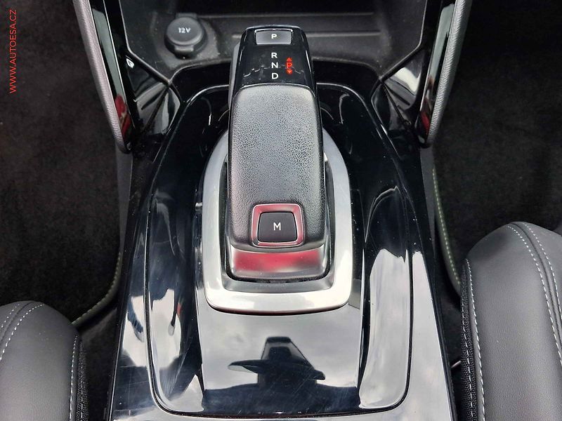 Peugeot 2008 (2022) 1.2PT, GT, AT, navi, panor - fotka 20 z 26