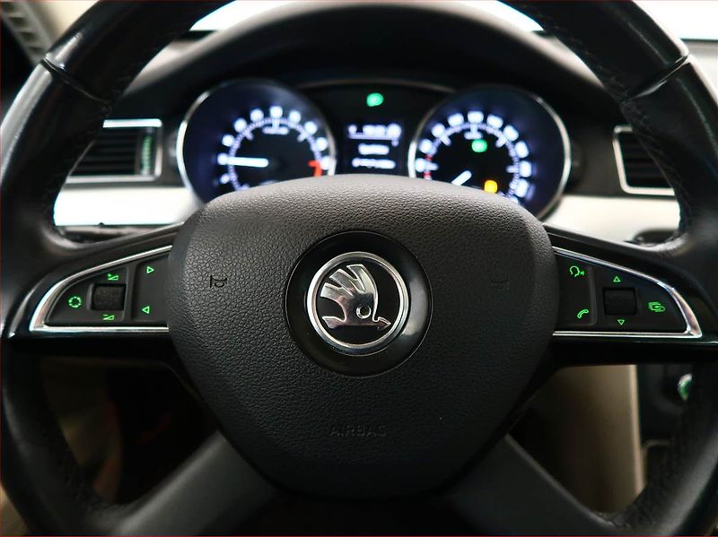 Škoda Superb (2013) Elegance 2.0 TDI, 4X4 - fotka 15 z 21