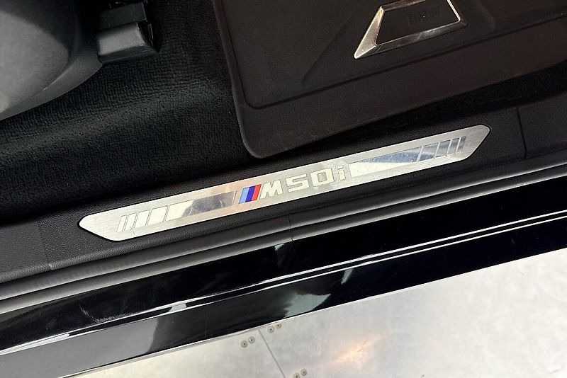 BMW X7 M50i - fotka 21 z 31
