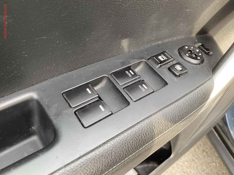 Kia Sorento (2011) 2.2 CRDi 4x4, ČR, AC, xenon - fotka 13 z 17