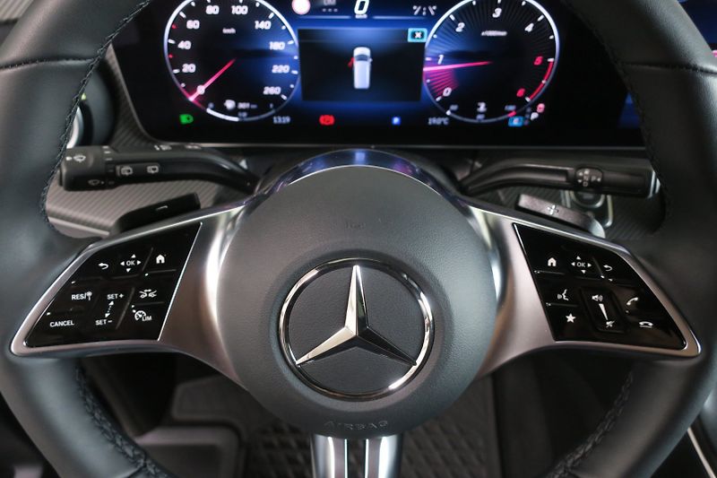 Mercedes-Benz Třídy V (2025) 300d AVG LONG 4MATIC NOVÝ - fotka 17 z 50