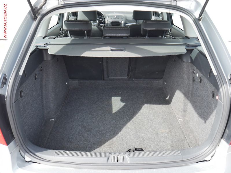 Škoda Octavia (2012) 1.6 TDi, ČR, Elegance - fotka 7 z 23
