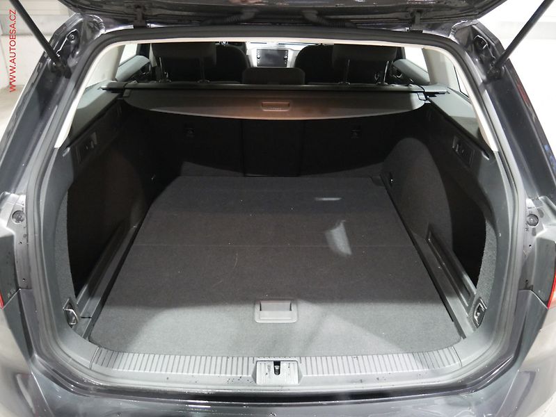 Volkswagen Passat (2018) 2.0 TDi, Trend, DSG - fotka 7 z 18