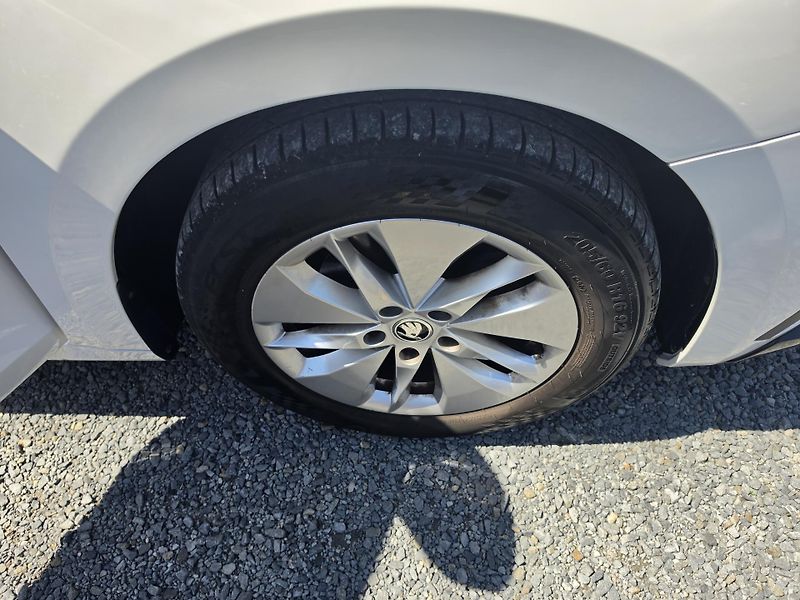 Škoda Octavia 2.0 TDI  - fotka 7 z 23