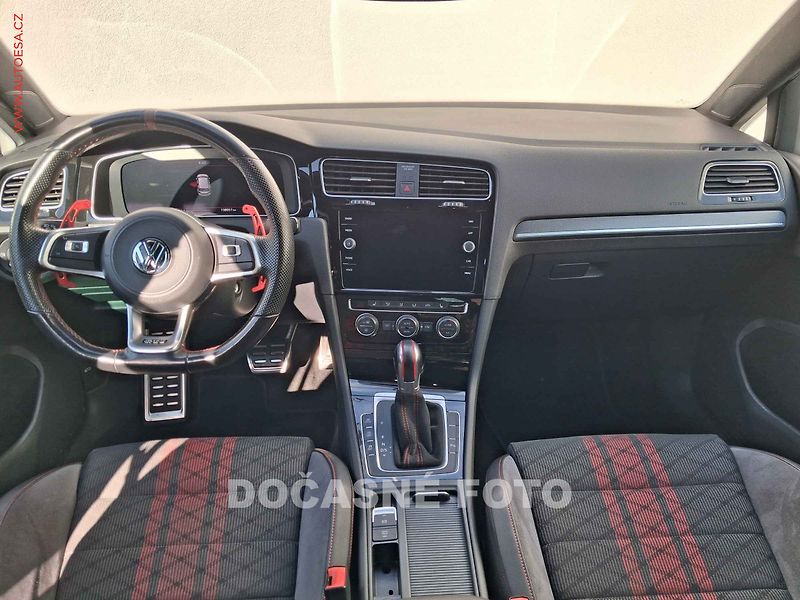 Volkswagen Golf (2019) 2.0 TSi, GTi, DSG, LED - fotka 8 z 20