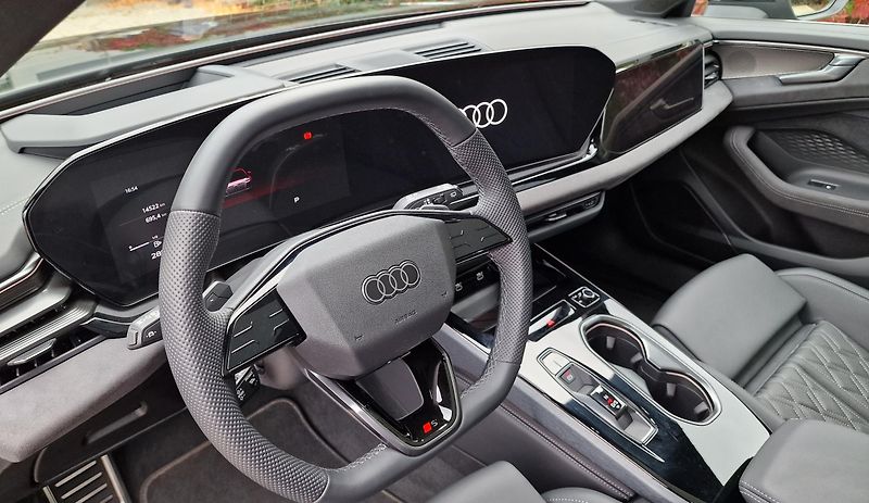 Audi A6 Avant (2025) quattro S-line Vzduch Pano Taž - fotka 11 z 52