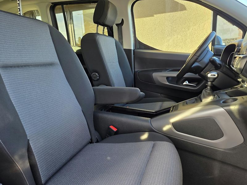 Toyota ProAce City Verso 1.2-TOP STAV-PANORAMA-KAMERA - fotka 11 z 21