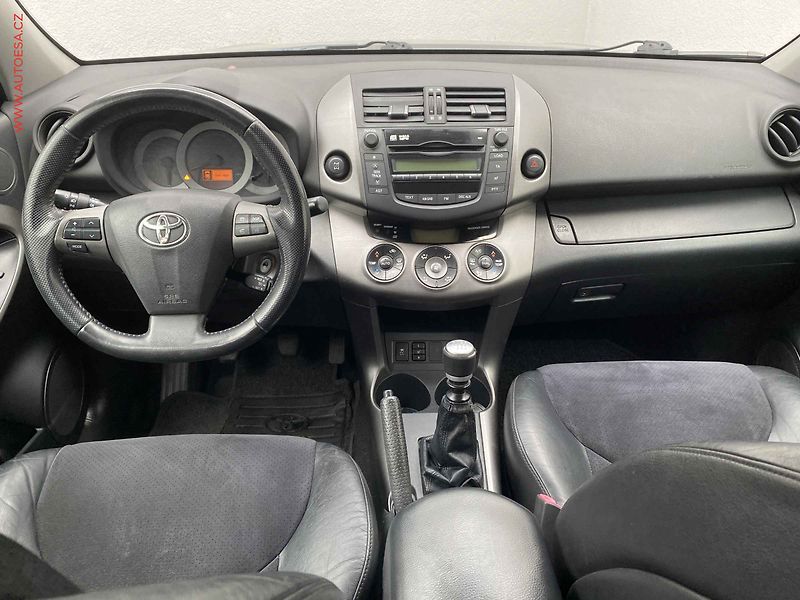 Toyota RAV4 (2010) 2.2D-4D 4x4, AC, výhřev sed. - fotka 8 z 19