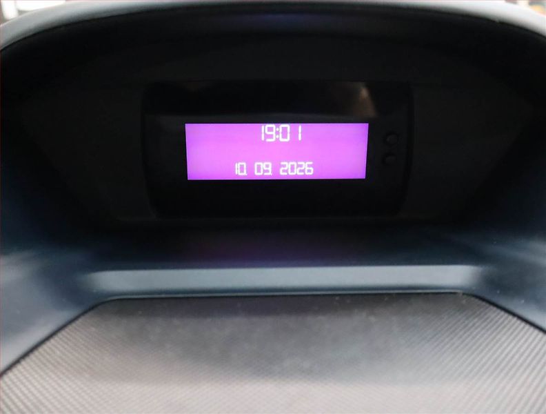 Ford C-MAX (2011) 1.6 i, Tempomat, Park. senzory - fotka 13 z 20