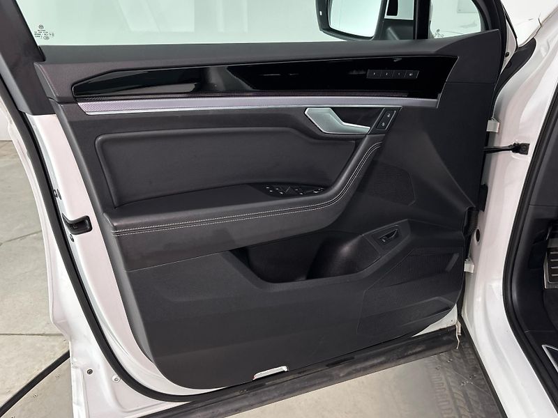Volkswagen Touareg R-LINE - fotka 13 z 30