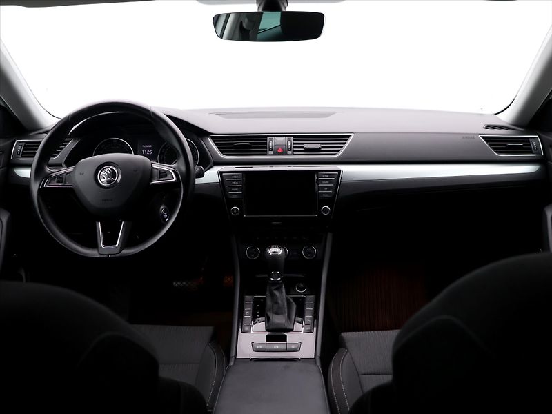 Škoda Superb 2,0 TDI 140kW DSG 4x4 CZ - fotka 24 z 31