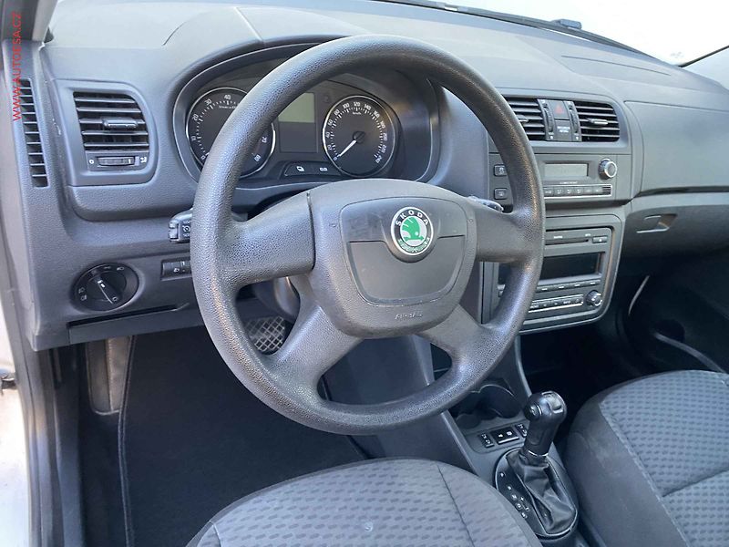 Škoda Fabia (2011) 1.2 TSi, Ambition, DSG, park - fotka 12 z 16