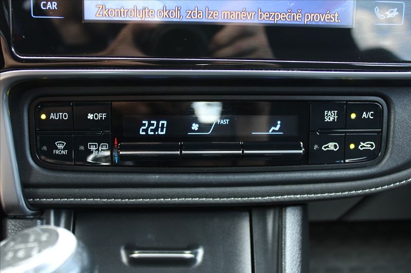 Toyota Auris 1,6 i  NOVÉ V ČR,SERVIS - fotka 14 z 30