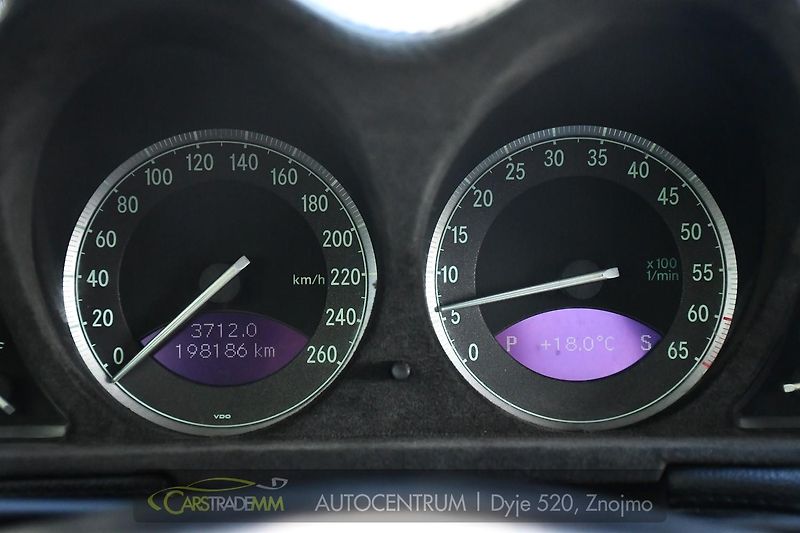 Mercedes-Benz SL 500 - fotka 25 z 38
