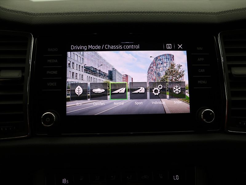 Škoda Kodiaq 2,0 TDI 147 kW L&K 4x4 DSG DPH - fotka 25 z 35