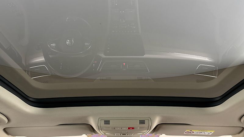 Škoda Superb 2.0 TDI DSG 4x4 L&K Combi - fotka 34 z 36