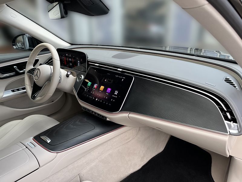 Mercedes-Benz Třídy E 220d 4MATIC Avantgarde - fotka 15 z 20