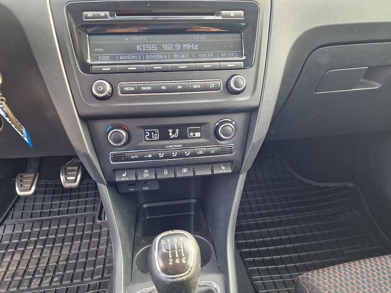 Škoda Rapid 1,2TSI 77KW STYLE PANORAMA - fotka 13 z 19