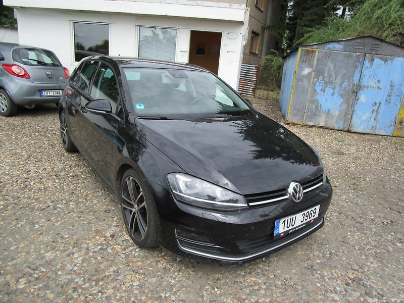 Volkswagen Golf - fotka 1 z 26