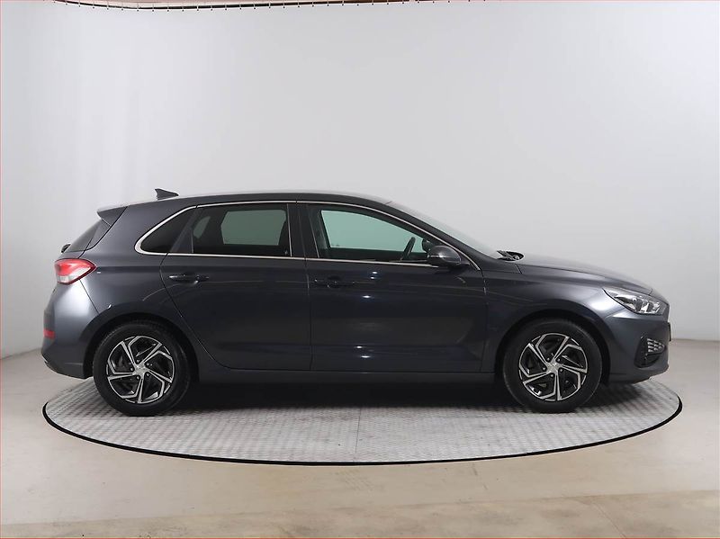 Hyundai i30 (2020) Family 1.5 DPI, Serv.kniha - fotka 6 z 17
