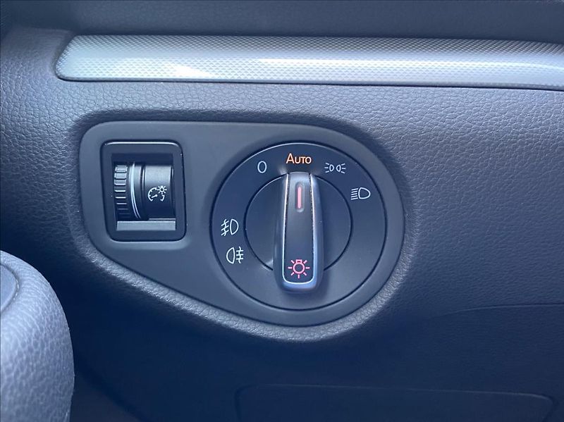 Volkswagen Sharan 2,0 TDI 103kW / DSG / VÝHŘEV - fotka 37 z 46