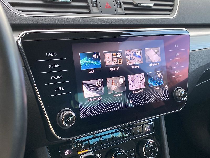 Škoda Superb (2021) Combi 1.4 TSI iV DSG Style - fotka 13 z 34