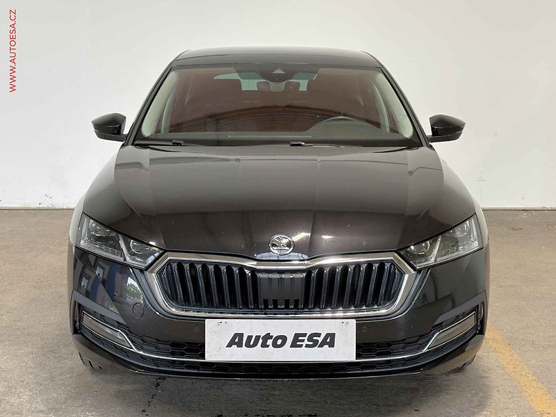 Škoda Octavia (2021) 1.5TSi, ČR, AC, výhřev sed. - fotka 2 z 17