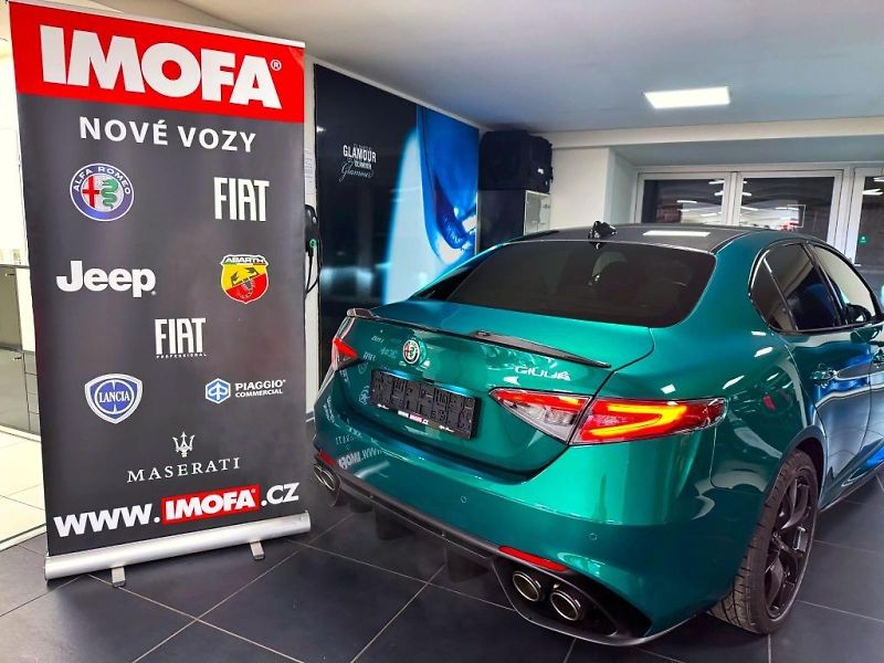 Alfa Romeo Giulia (2026) 2.9 V6 BiTurbo 520k QV Carbon - fotka 6 z 26