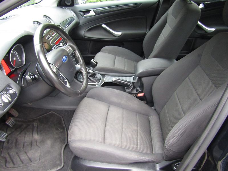Ford Mondeo (2011) 1.6 TDCi 85kW - fotka 19 z 45