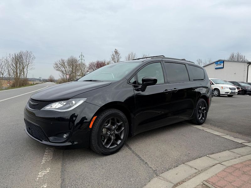 Chrysler Pacifica (2019) 3,6 Pentastar S Radar 360 2019 - fotka 2 z 20