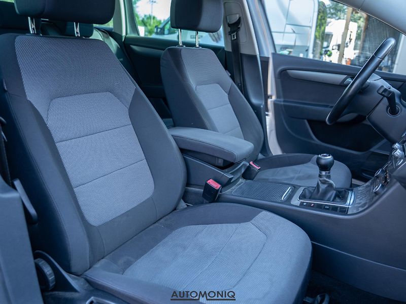 Volkswagen Passat Variant (2012) 1.6 TDI Servis, Výhrev s. - fotka 8 z 16