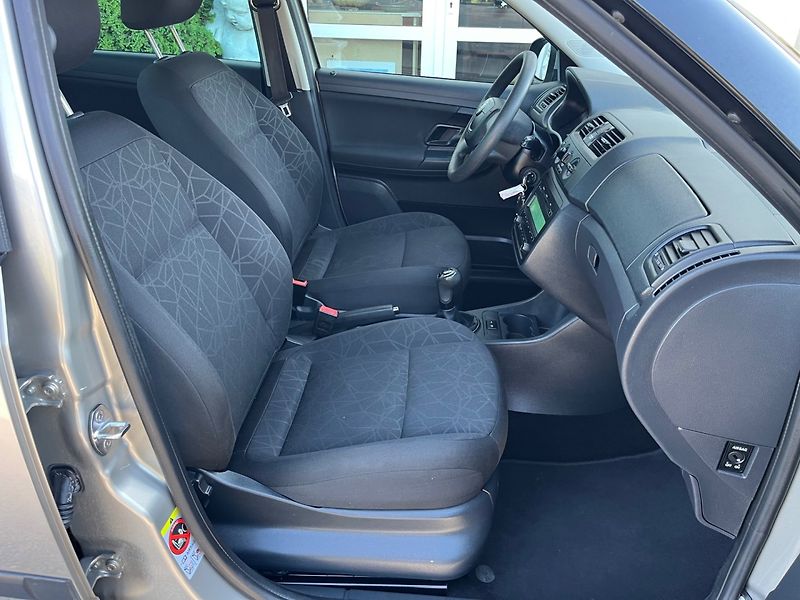 Škoda Fabia (2012) 1.4 16 V - fotka 12 z 22